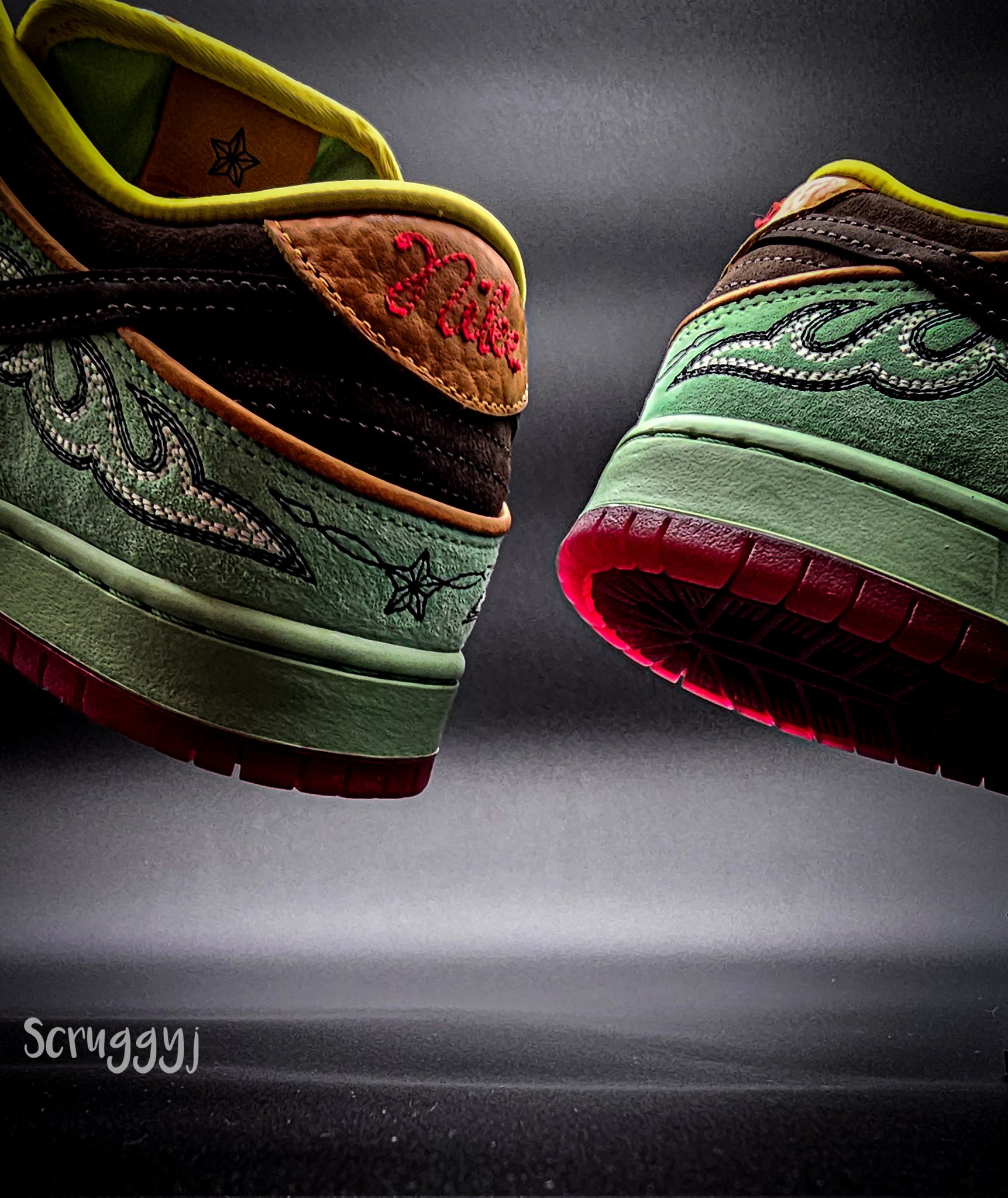 Dunk Pair — Detail